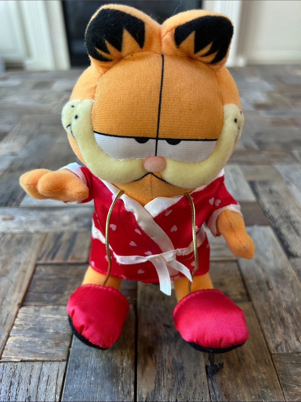 Garfield Russell Stover Plush in Red Heart Robe Suction Cup